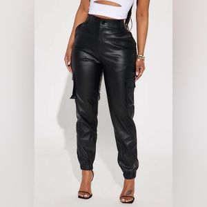 FASHION NOVA S Black Leather Cargos w scrunch @ ankle. side,back,& thigh pockets